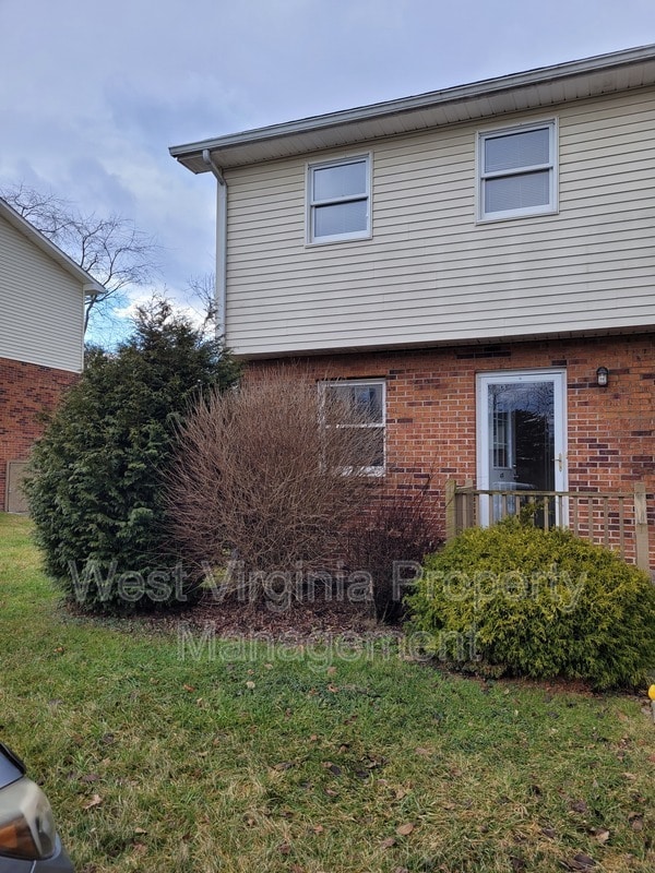 Building Photo - 219 Cardinal Wy