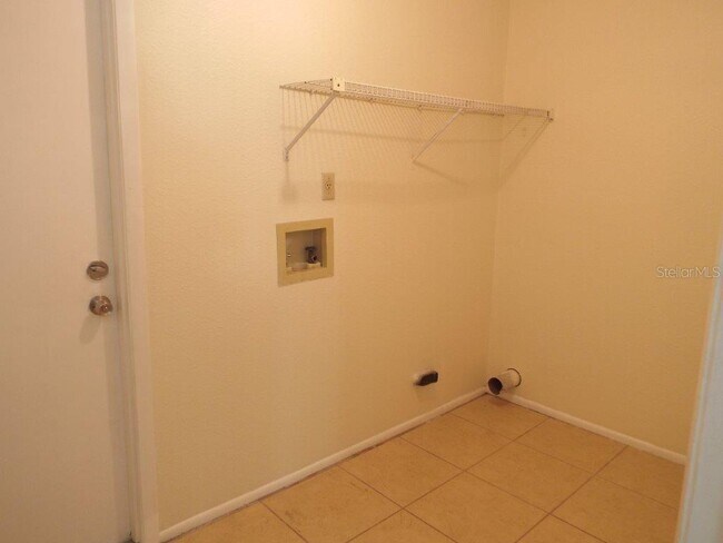 Building Photo - 2542 Davenport Cir