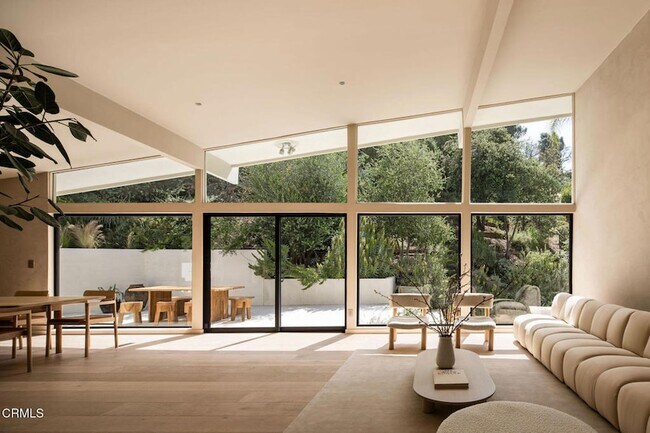 Foto del edificio - 4722 Larkwood Ave