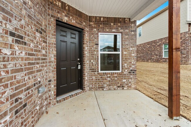 Foto del edificio - Brand New 4 Bedroom + 3 Bathroom Home in F...