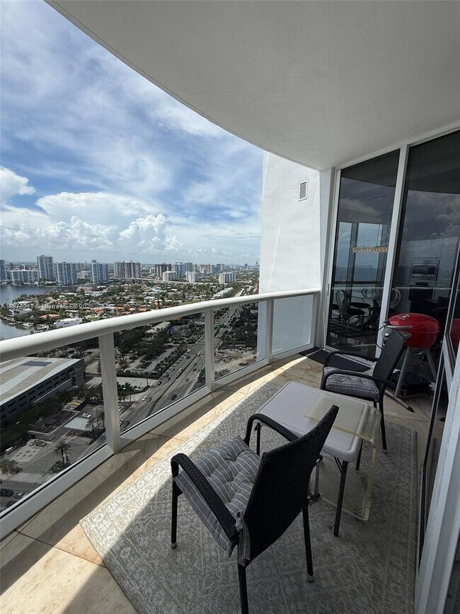 Building Photo - 18201 Collins Ave