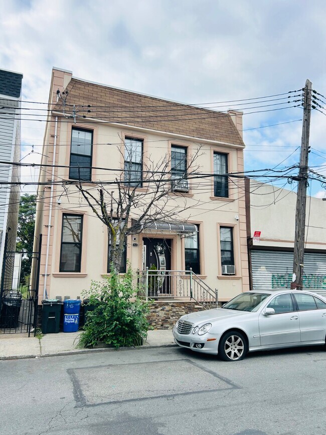 Building Photo - 54-38 Nurge Ave