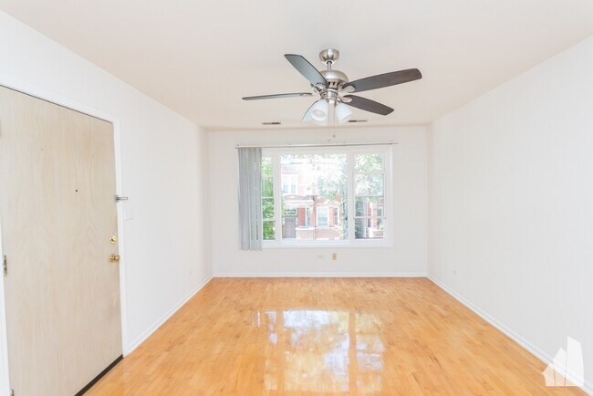 Foto del edificio - 850 N Hoyne Ave