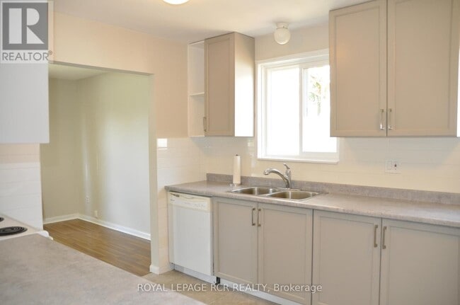 Building Photo - 278 Whitehead Crescent