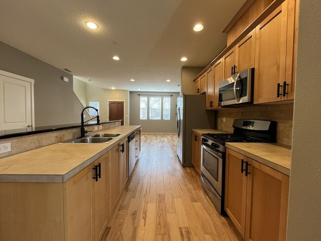Building Photo - Stylish Villebois Beauty with Tesla Charger, Central A/C, Clubhouse, Pool & Gym Access!