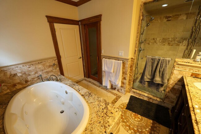 Foto del edificio - Charming 5 Bedroom-No Broker Fee
