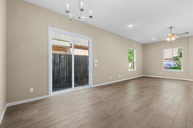 Building Photo - 10339 Solitaire Cir