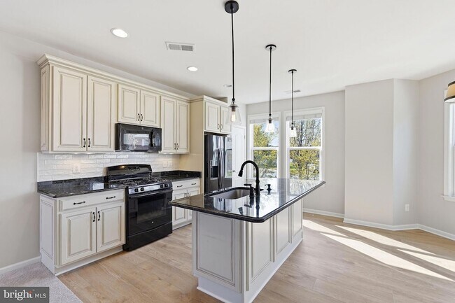 Building Photo - 8923 Quarry Rd