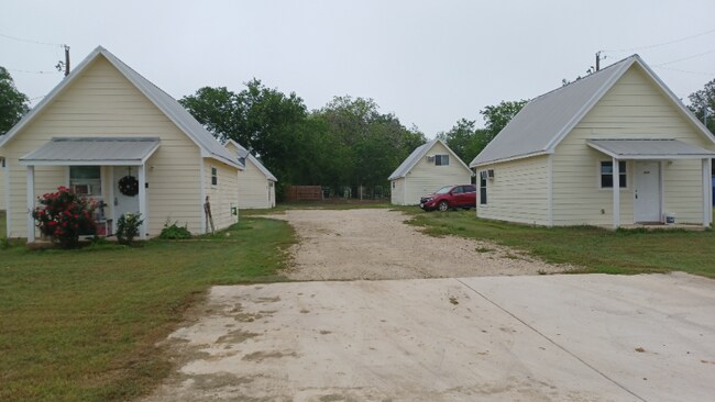Foto del edificio - 403 Free Timber Ln