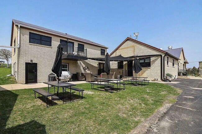 Foto del edificio - 30824 Olde Hawkeye Rd