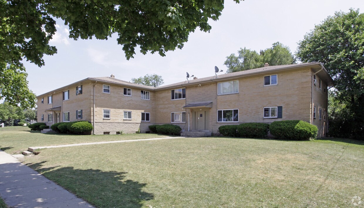 Foto principal - 8175-8223 W Medford Ave