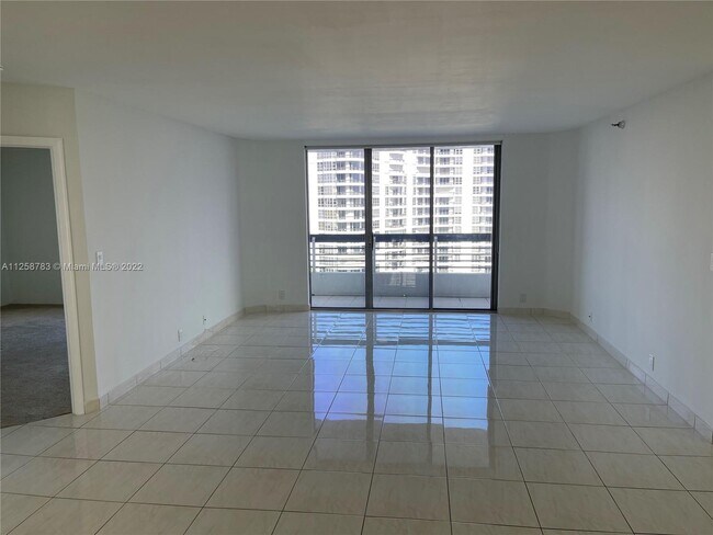 Foto del edificio - 3530 Mystic Pointe Dr