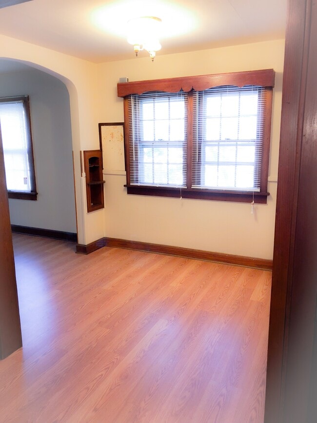Dining Area - 1016 E Blaine St
