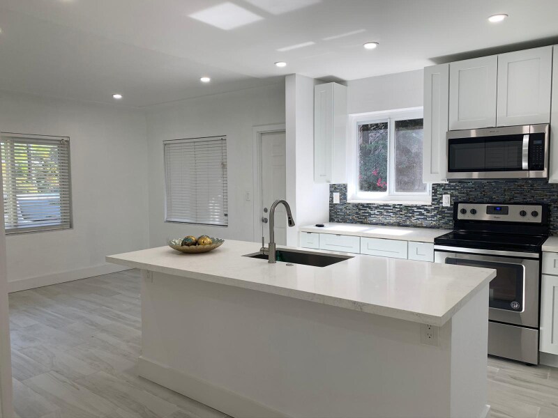 Primary Photo - 2340 SW 16th Ave