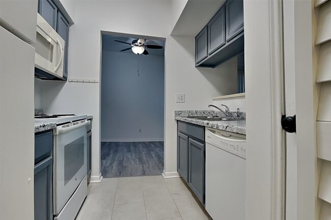 Building Photo - 6500 Harbor Town Dr