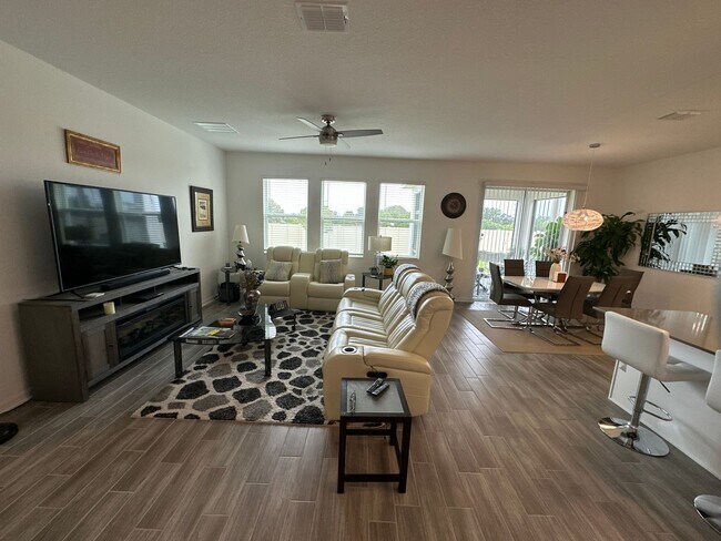 Foto del edificio - Beautiful 4 bedroom, 2 bathroom home near Legoland