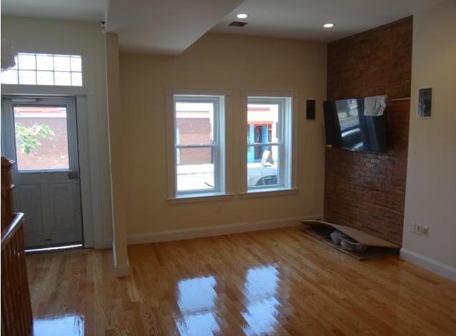 Building Photo - 100 L St