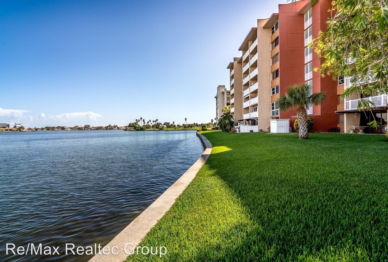 1 br, 1.5 bath House 500 Treasure Island House Rental in Treasure