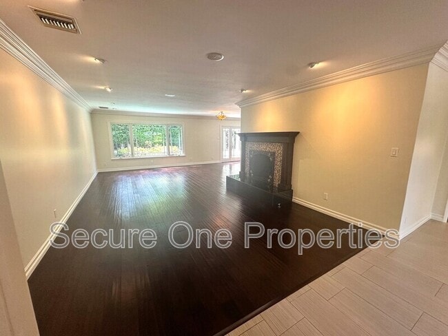 Building Photo - 23338 Los Encinos Way