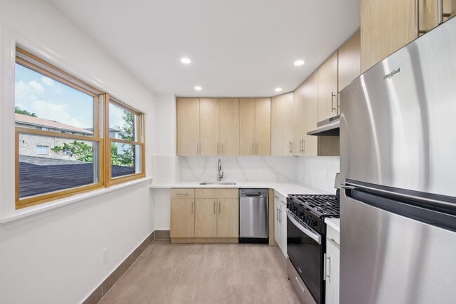 Building Photo - 307 9th St