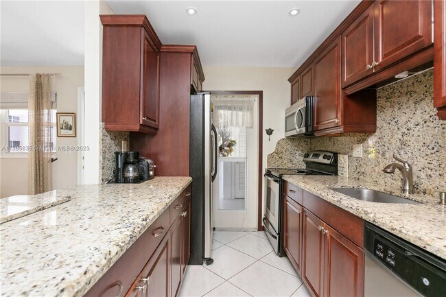Building Photo - 3135 S Ocean Dr