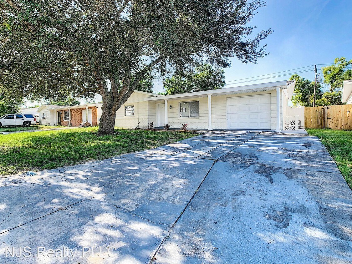 Primary Photo - 3 br, 1 bath House - 4132 Beacon Square Dr.