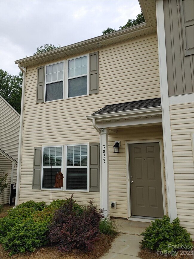 Building Photo - 3833 Streamside Dr