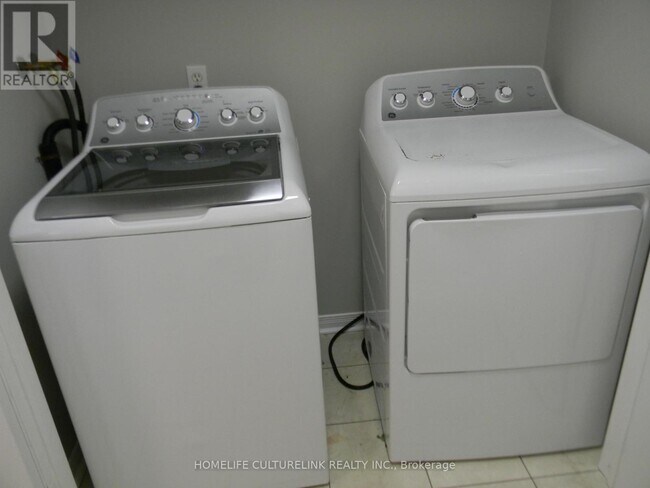 Photo du bâtiment - 1839 Dalhousie Crescent