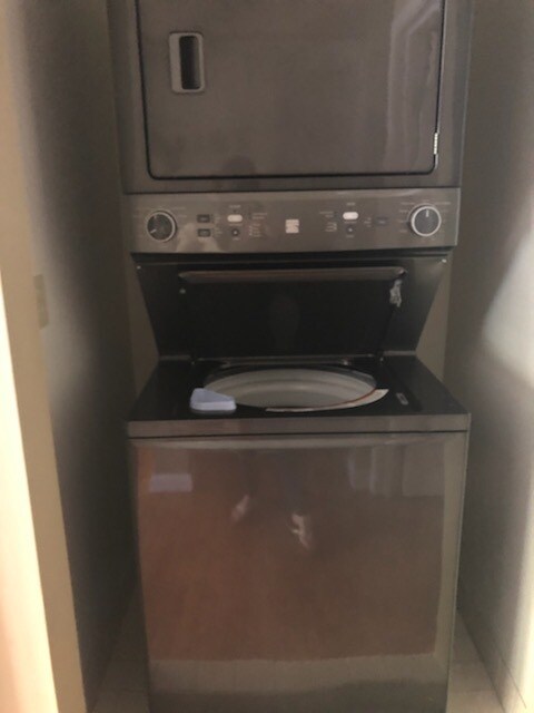 Washer/Dryer included - 2603 University Ave
