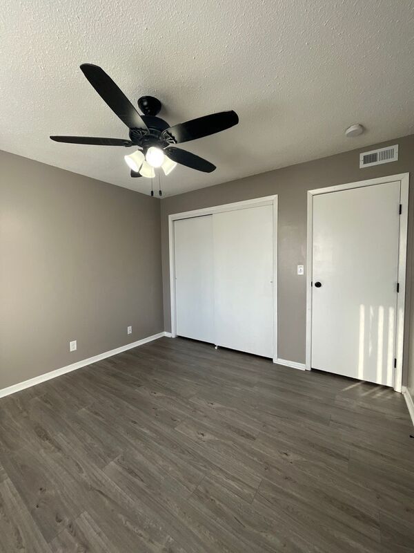 Building Photo - 5610 Salt Valley View