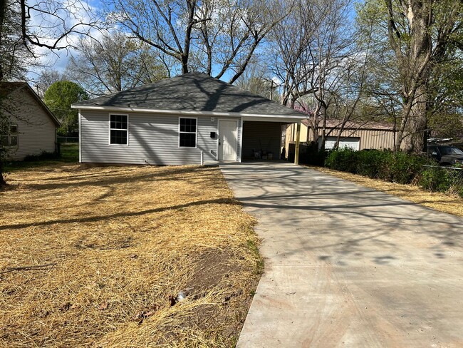 Building Photo - Brand New 3 Bedroom 2 Bath House