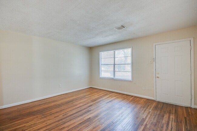Building Photo - 3742 Dreyfus St