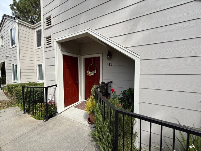 Foto del edificio - Beautiful 1 Bed/1.25 Bath Spacious Condo in Perfect San Ramon Location