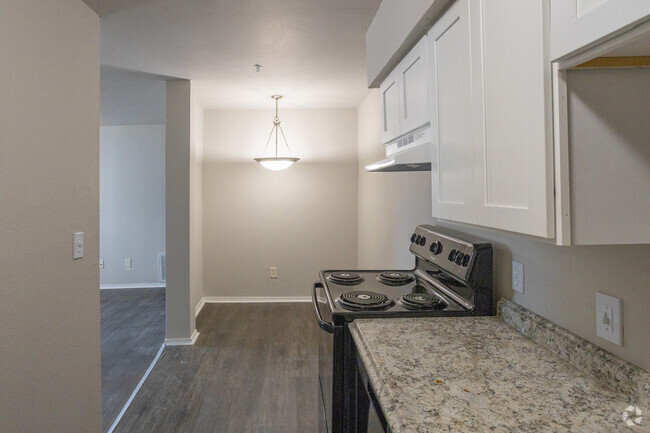 2BR, 1BA - 900SF - Kitchen - Emerald Greens