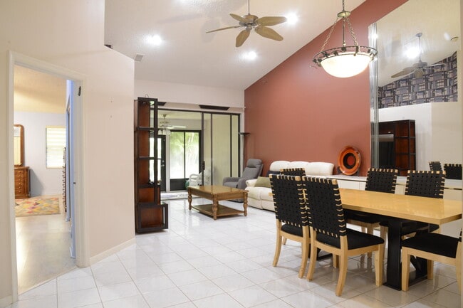 Foto del edificio - 7557 Lexington Club Blvd