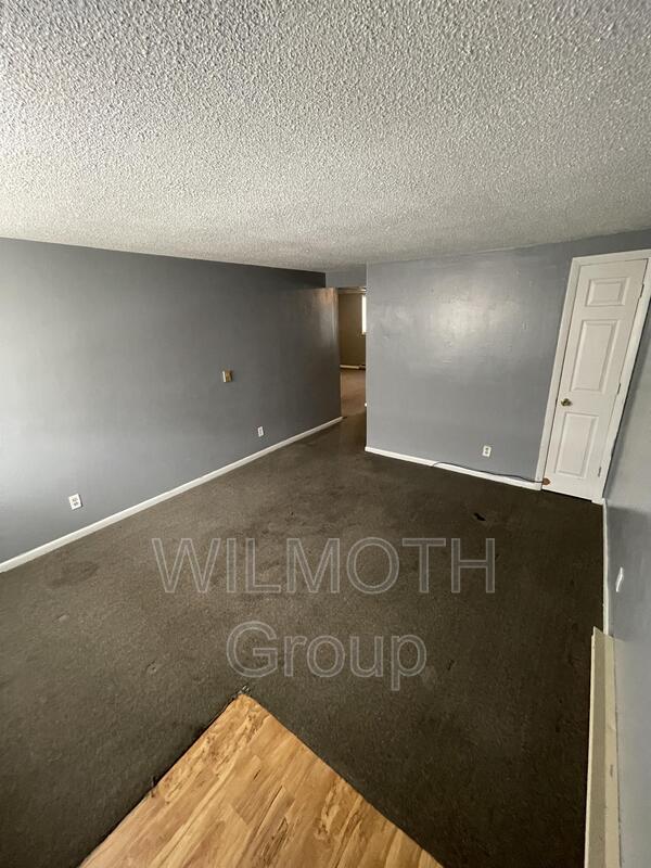 Building Photo - 812 S Cherry St
