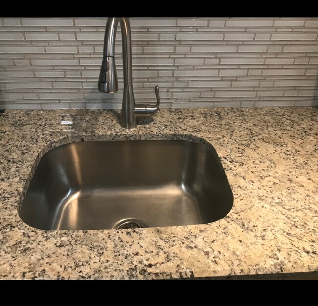 Foto del edificio - 4212 Digney Ave