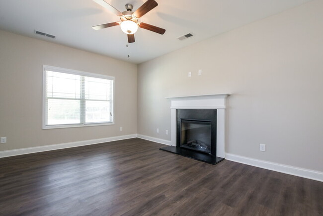 Building Photo - 592 Joneus Dr
