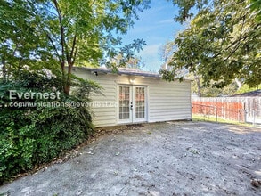 Building Photo - 8633 Westglen Dr