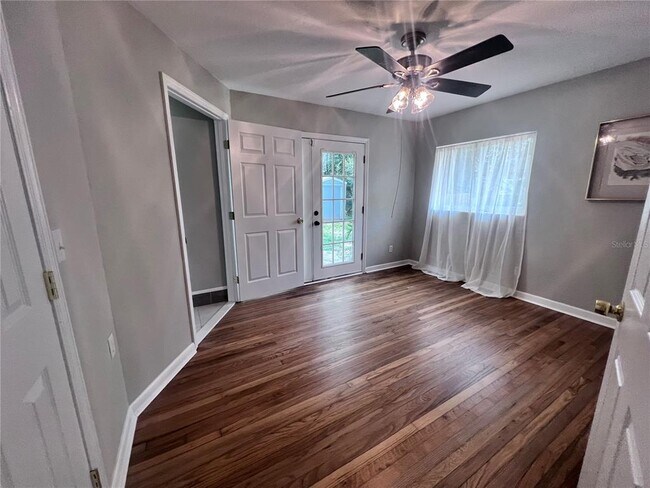 Building Photo - 3857 W University Ave