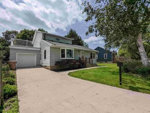 Building Photo - 3841 Ridgeway Ave