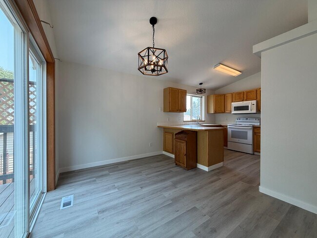 Building Photo - 7915 E Woodland Park Dr