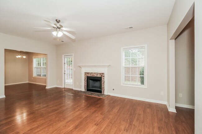 Foto del edificio - 130 Brookvalley Crossing