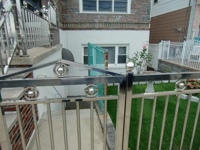 Primary Photo - 1649 Bayshore Ave