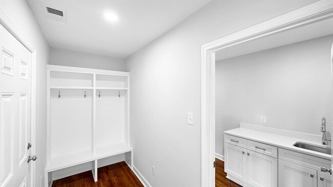 Foto del edificio - 1049 N Idlewild St