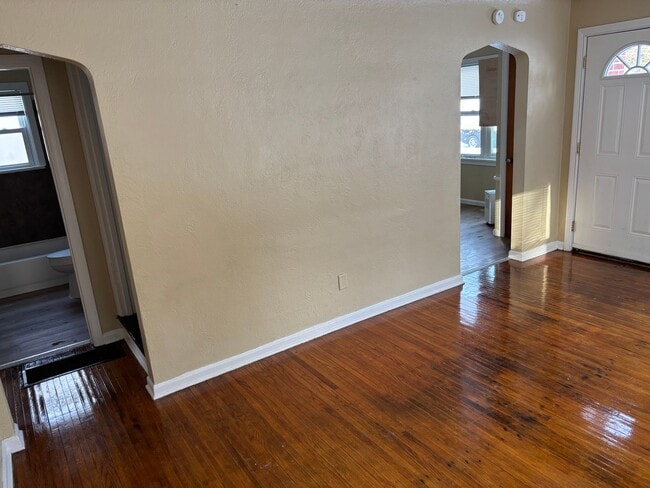 Building Photo - 3 Bedroom House