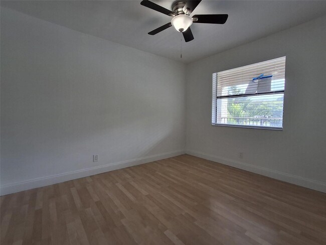 Foto del edificio - 8763 Shadow Wood Blvd