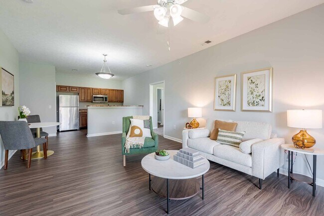 Foto del edificio - Blankenbaker Crossings Apartment Homes