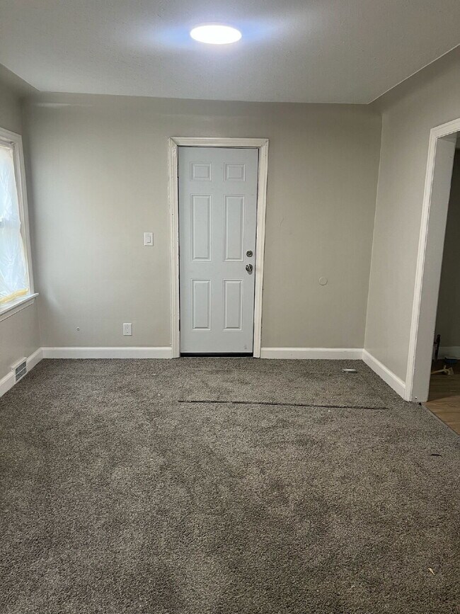 Foto del edificio - 3-Bedroom Gem on Indiana St with Spacious ...