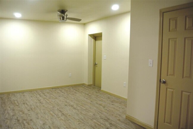 Foto del edificio - 111 W 2nd St